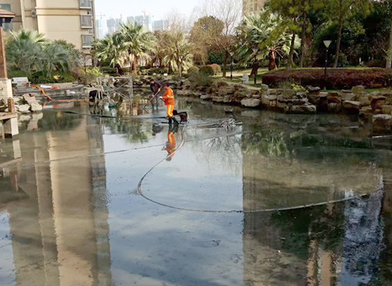 达日景观池淤泥清理