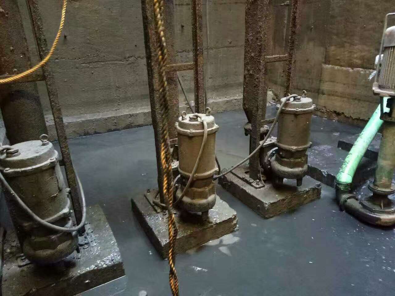 达日污水池清理