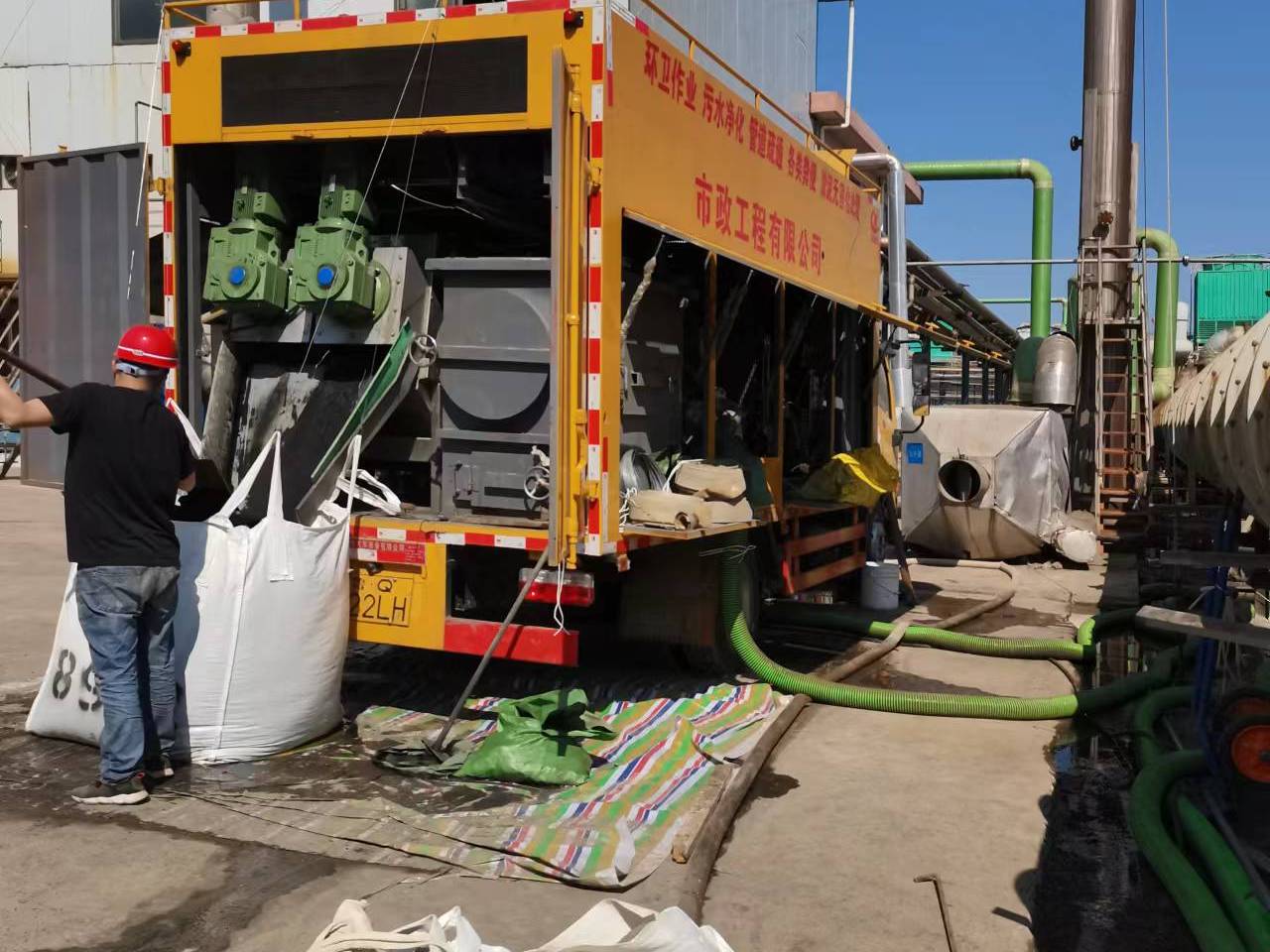 达日淤泥压干处理